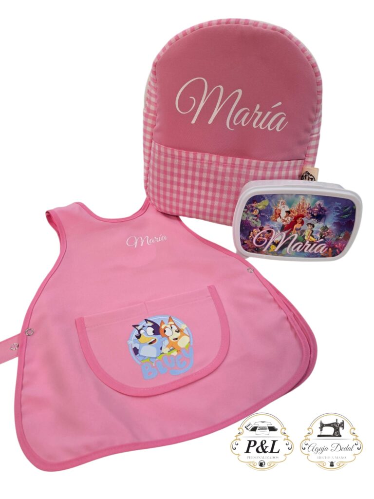 Baberos y mochilas para los más peques